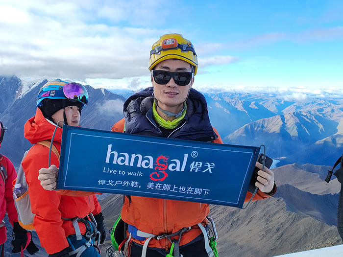 Cucerirea vârfurilor înzăpezite: pantofi de drumeție de încredere pentru aventuri extreme